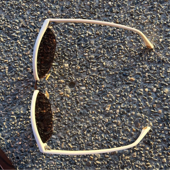 MICHAEL KORS WOMEN SUNGLASS GRIFFIN M2472S 101 WHITE/GOLD METAL w/ Original Case - Picture 4 of 8